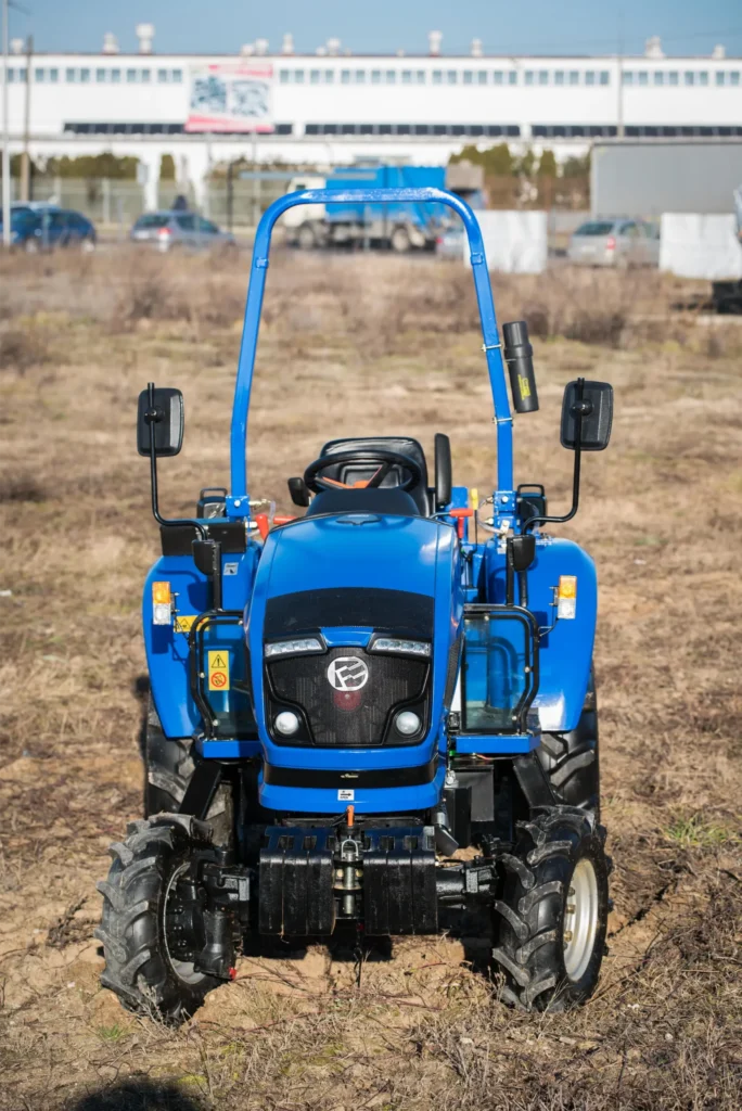 Ciągnik DONG FENG DF 304G2 ROPS 25KM kompaktowy traktor rolniczy bez kabiny