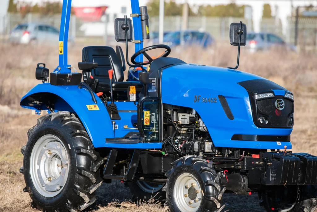 Ciągnik DONG FENG DF 304G2 ROPS 25KM kompaktowy traktor rolniczy bez kabiny