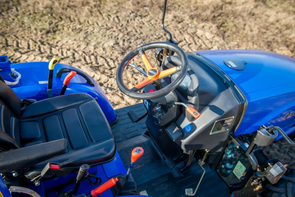 Ciągnik DONG FENG DF 304G2 ROPS 25KM kompaktowy traktor rolniczy bez kabiny