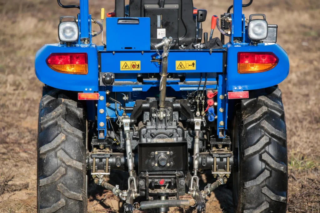 Ciągnik DONG FENG DF 304G2 ROPS 25KM kompaktowy traktor rolniczy bez kabiny