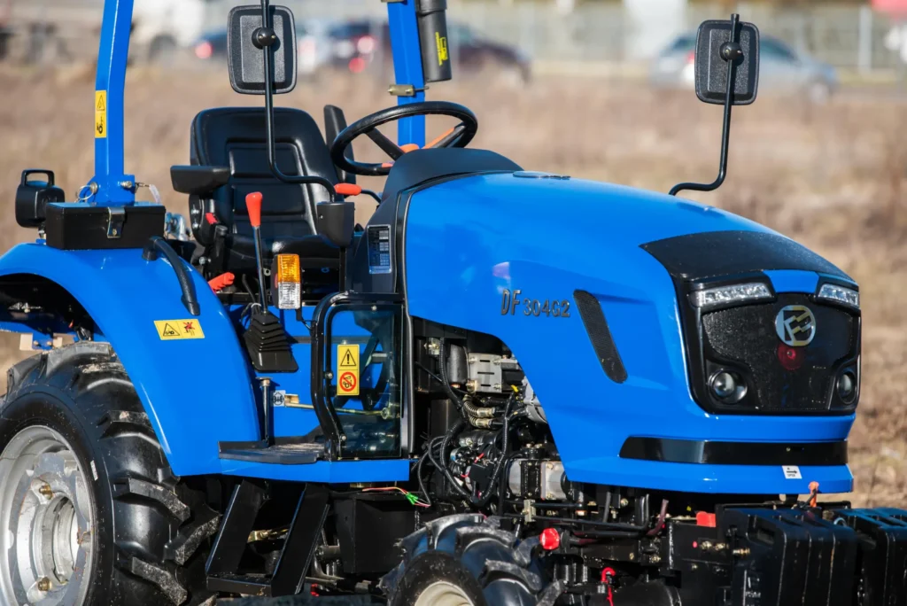 Ciągnik DONG FENG DF 304G2 ROPS 25KM kompaktowy traktor rolniczy bez kabiny