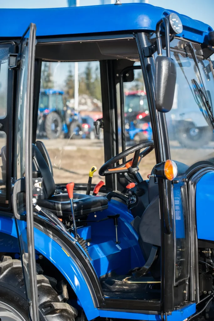 Ciągnik DF 304G2 z kabiną 30KM Stage V profesjonalny traktor rolniczy kompaktowy