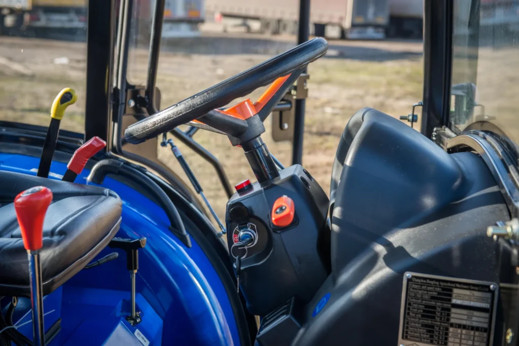 Ciągnik DF 304G2 z kabiną 30KM Stage V profesjonalny traktor rolniczy kompaktowy