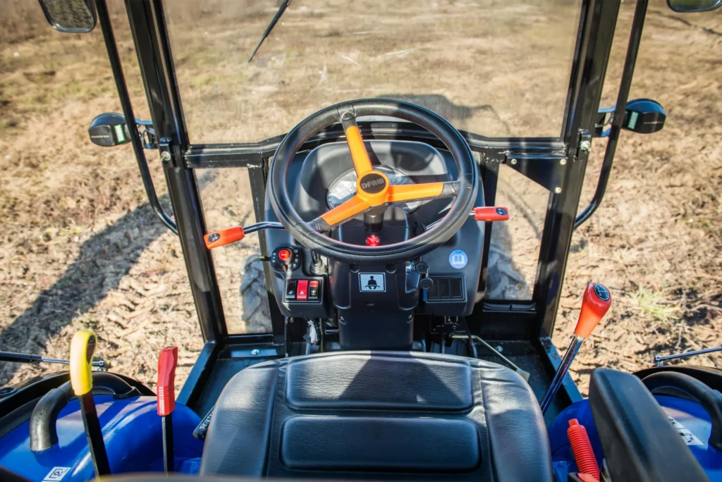 Ciągnik DF 304G2 z kabiną 30KM Stage V profesjonalny traktor rolniczy kompaktowy