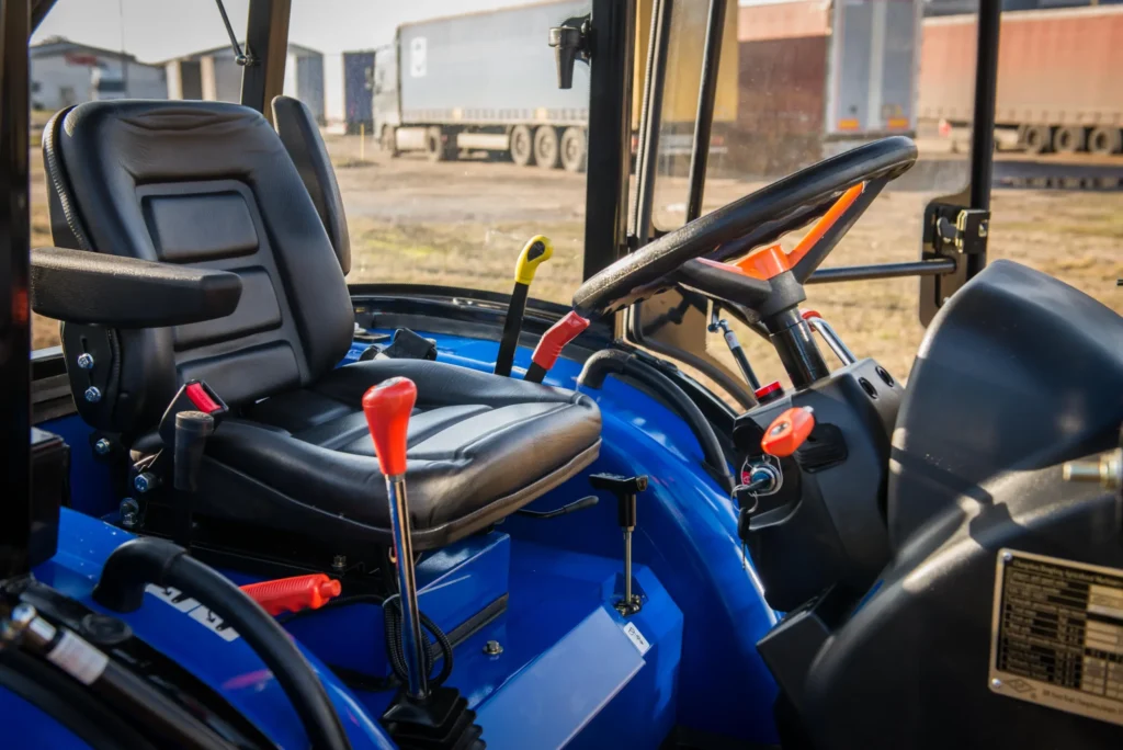Ciągnik DF 304G2 z kabiną 30KM Stage V profesjonalny traktor rolniczy kompaktowy