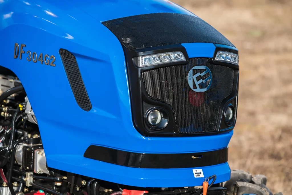 Ciągnik DF 304G2 z kabiną 30KM Stage V profesjonalny traktor rolniczy kompaktowy