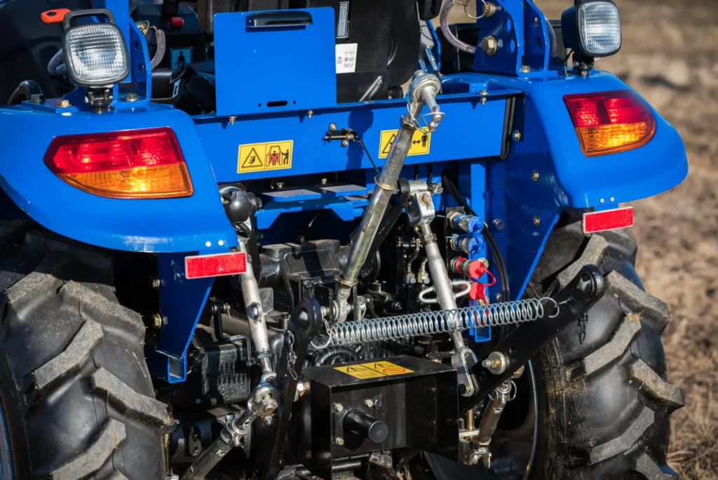 Ciągnik DONG FENG DF304G2 z ładowaczem czołowym FEL300S 25KM kompaktowy traktor rolniczy
