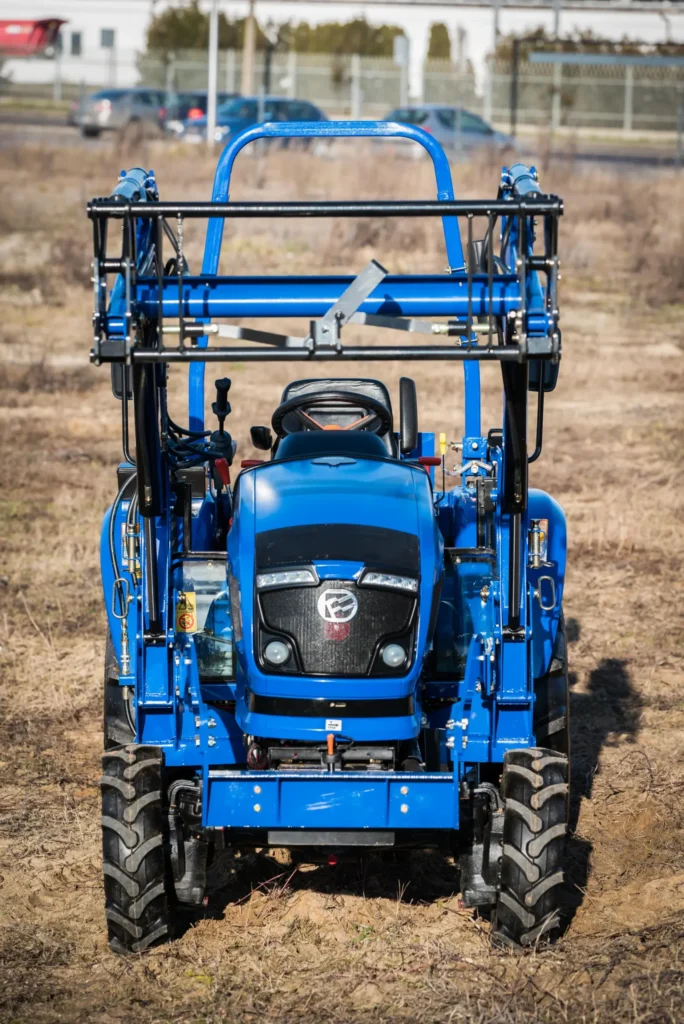 Ciągnik DONG FENG DF304G2 z ładowaczem czołowym FEL300S 25KM kompaktowy traktor rolniczy