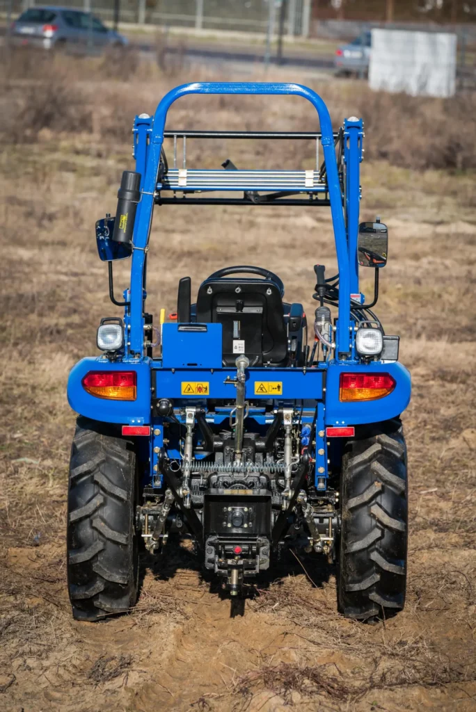 Ciągnik DONG FENG DF304G2 z ładowaczem czołowym FEL300S 25KM kompaktowy traktor rolniczy