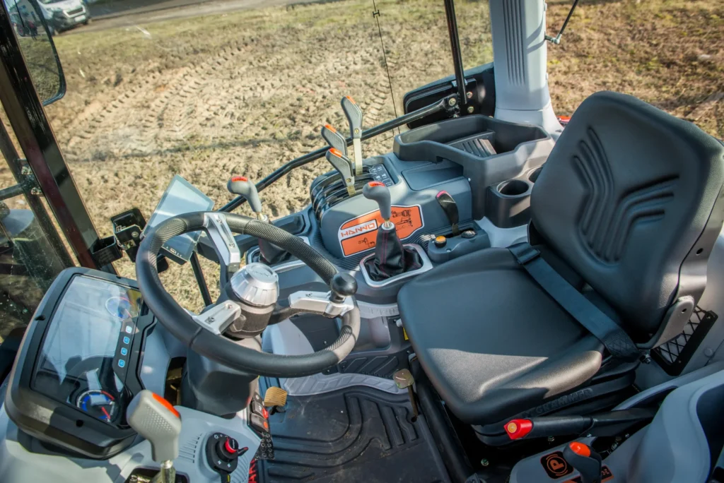Ciągnik HANWO HWB604C 65KM profesjonalny traktor rolniczy z komfortową kabiną